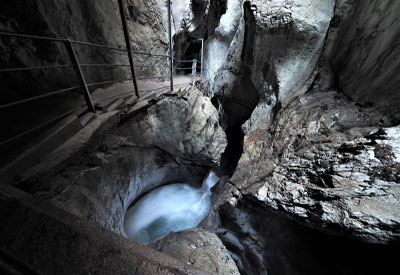 Glacier gorge Rosenlaui - The natural wonder in the middle of a beautiful mountain world