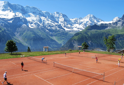 ﻿Aussen-Tennisplätze Sportchalet Mürren – Sand in den Bergen